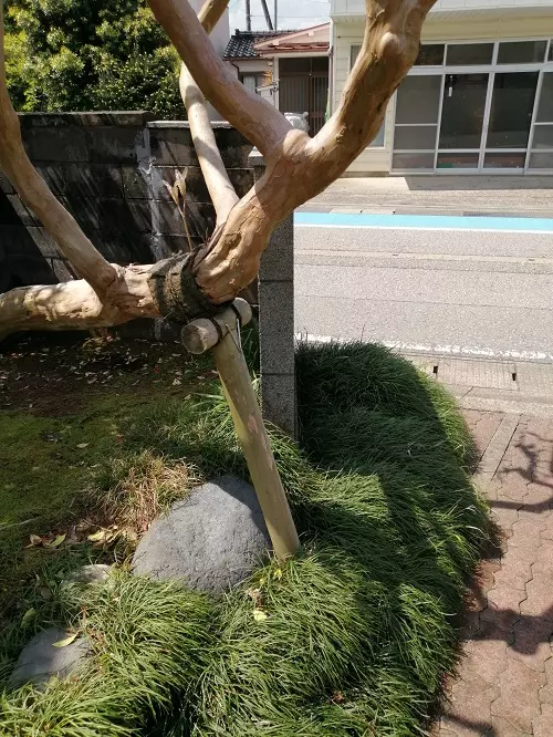 ２年前に施工の頬杖支柱